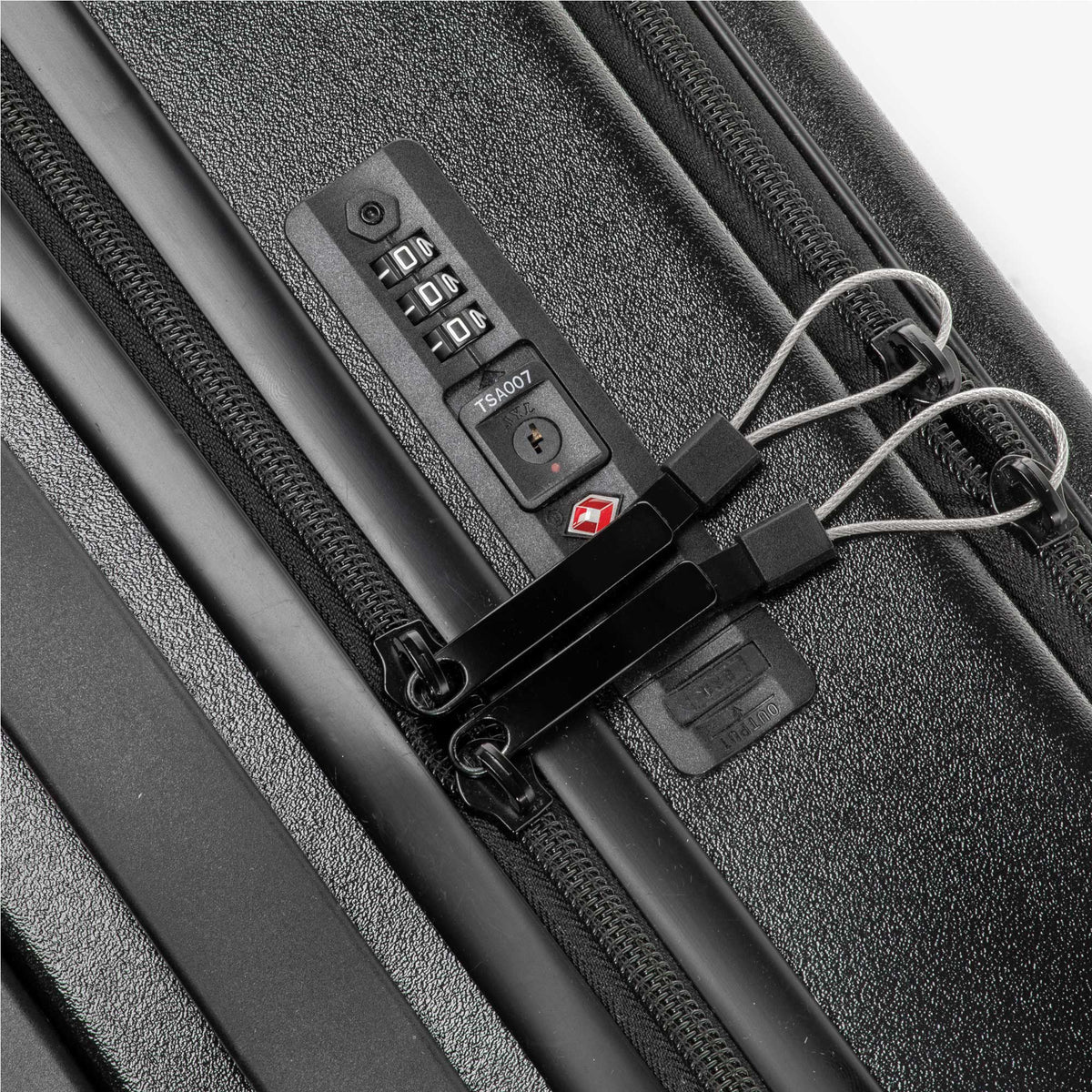 Dellonda- 18" Cabin Size Luggage with Laptop Compartments, Dual TSA Lock, USB & 4 360° Wheels - DL156